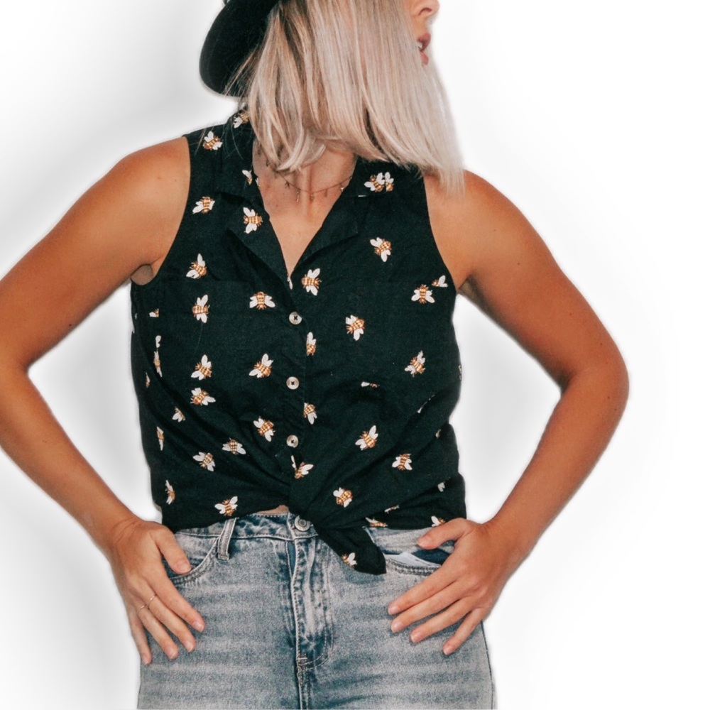 Anthropologie HD in Paris bumblebee button blouse